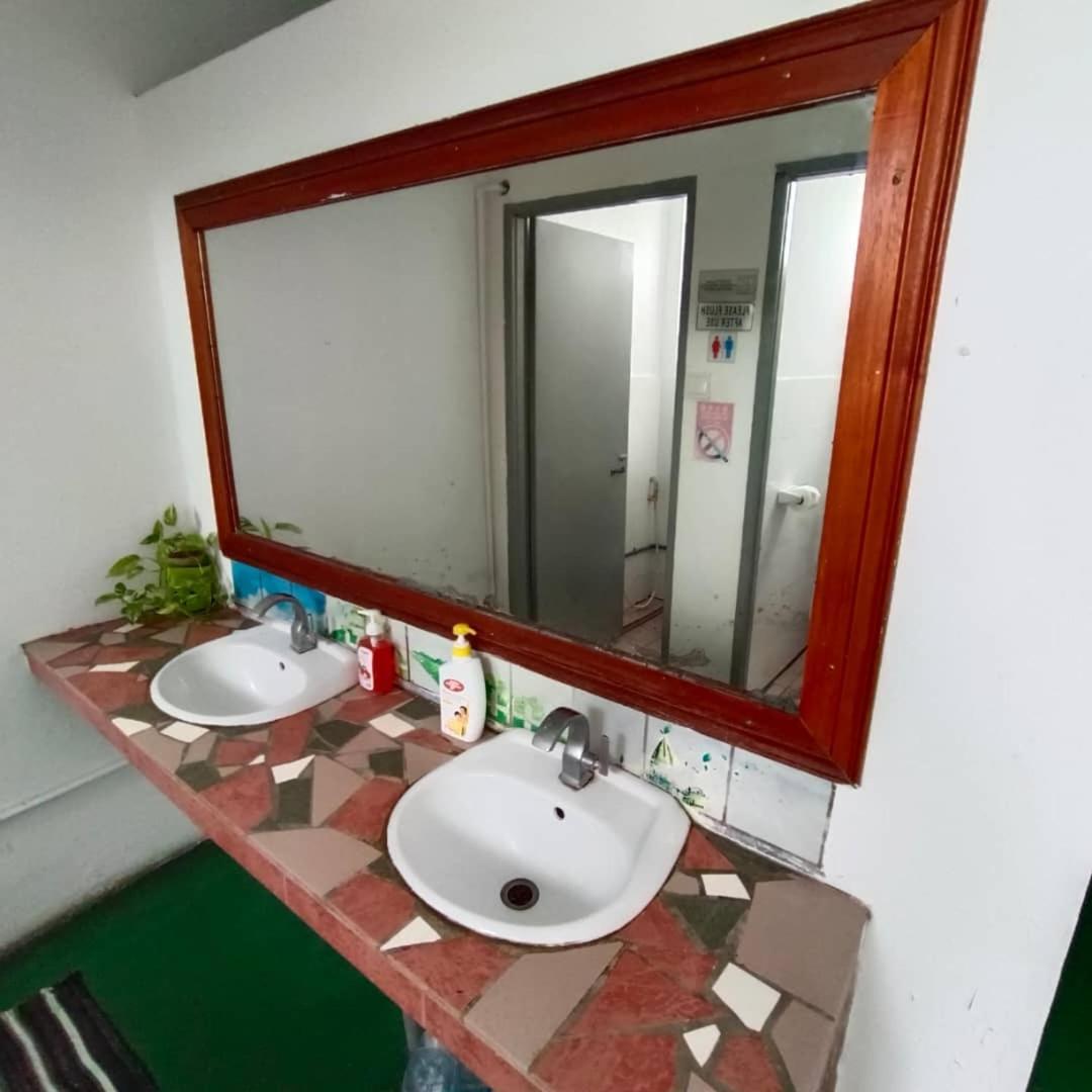Tabun Homestay Miri Esterno foto